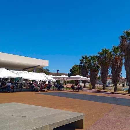 Lisbon South Bank With Shared Pool & Gym *