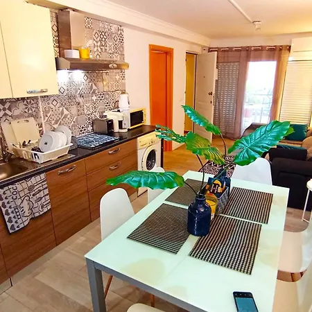 Lisbon South Bank With Shared Pool & Gym Apartment *