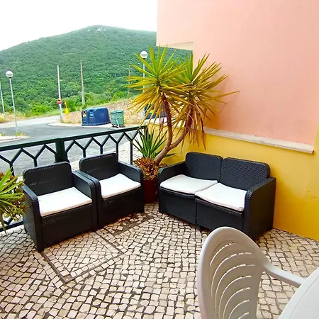 Lisbon South Bank With Shared Pool & Gym Apartment