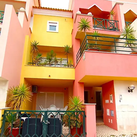 Lisbon South Bank With Shared Pool & Gym Apartment Sesimbra