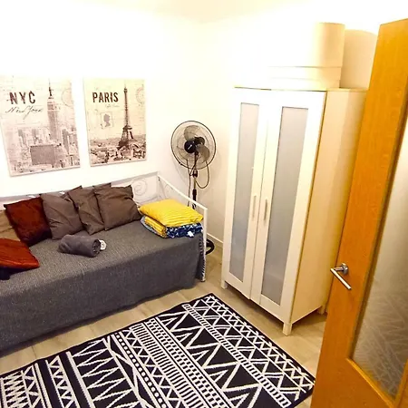 Lisbon South Bank With Shared Pool & Gym Apartment *