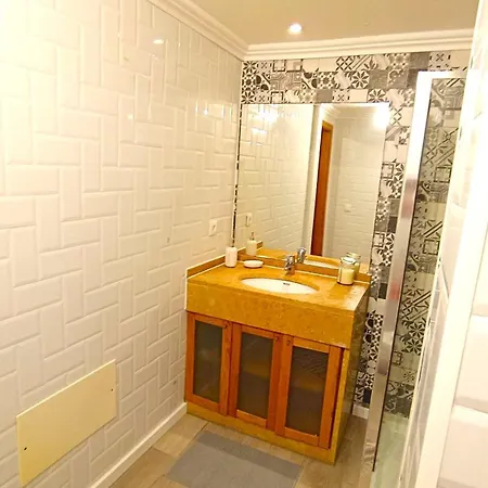 Sea With Pool & Gym Near Lisbon