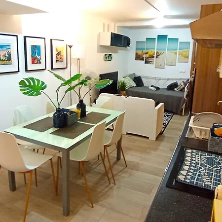 Lisbon South Bank With Shared Pool & Gym Apartment *