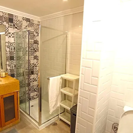 Lisbon South Bank With Shared Pool & Gym *