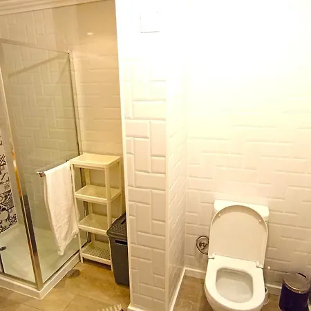 Lisbon South Bank With Shared Pool & Gym דירה