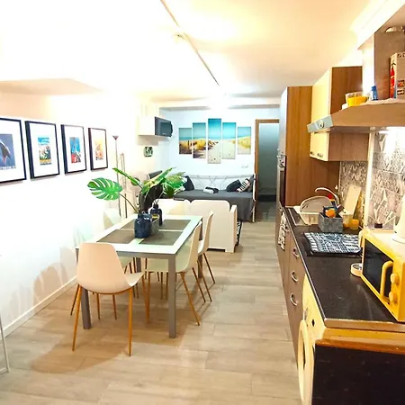 Lisbon South Bank With Shared Pool & Gym דירה