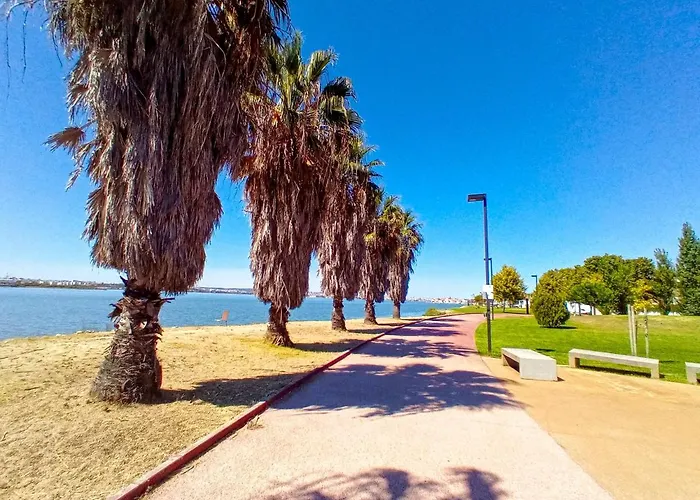 Διαμέρισμα Lisbon South Bank With Shared Pool & Gym