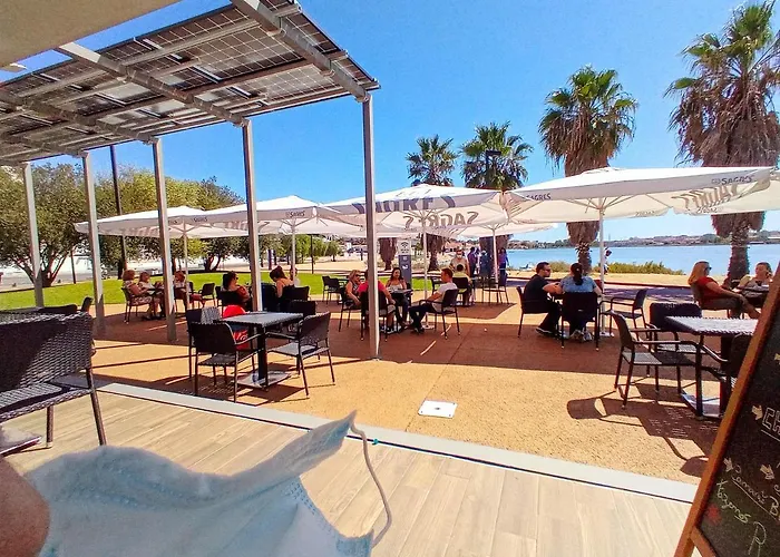 Διαμέρισμα Lisbon South Bank With Shared Pool & Gym Σεσίμπρα