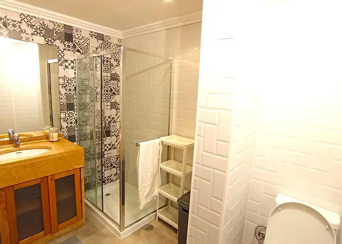 Lisbon South Bank With Shared Pool & Gym *