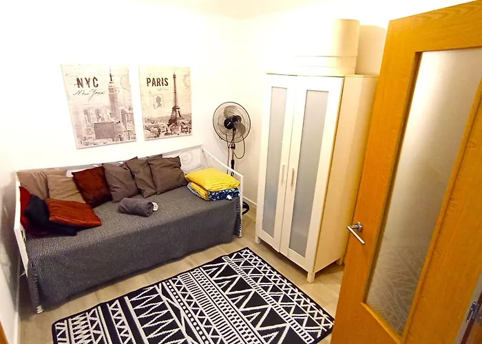 Lisbon South Bank With Shared Pool & Gym Διαμέρισμα *