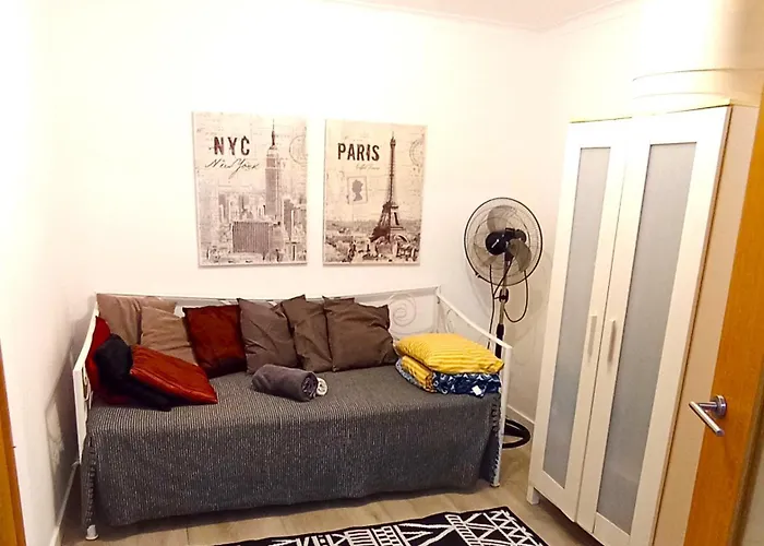 Διαμέρισμα Lisbon South Bank With Shared Pool & Gym *