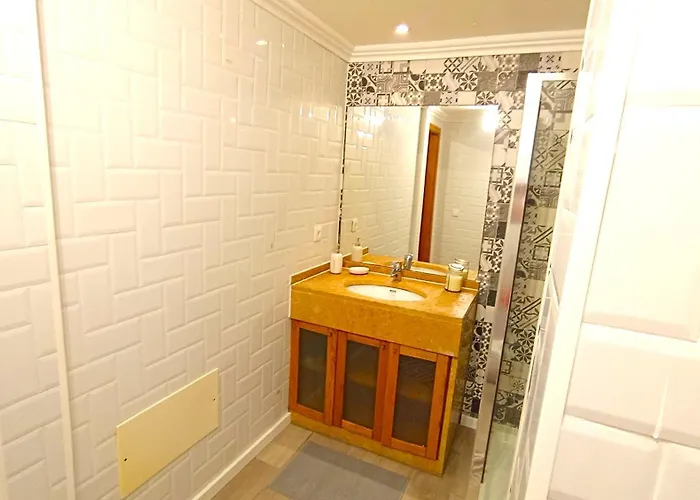 Lisbon South Bank With Shared Pool & Gym