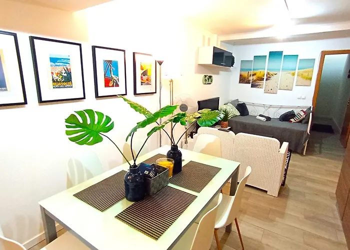 Lisbon South Bank With Shared Pool & Gym Διαμέρισμα *